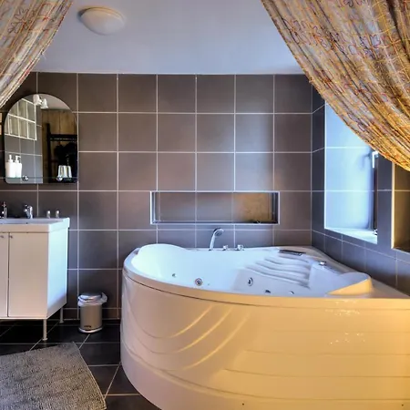 & Campagne - Chambres Avec Jacuzzi Balneo Verviers Liege 招待所 *
